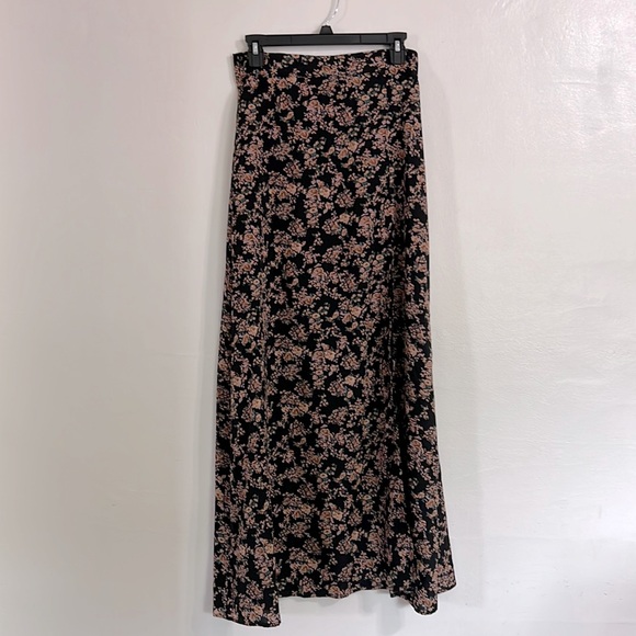 Maxi floral skirt with high slit - Picture 3 of 6